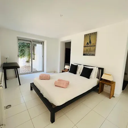 Beautiful 5 Bedroom Villa With Direct Sea View Hébergement de vacances