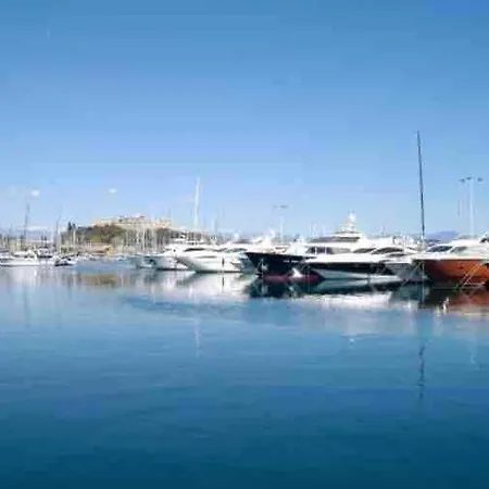 Beautiful 5 Bedroom Villa With Direct Sea View Hébergement de vacances *