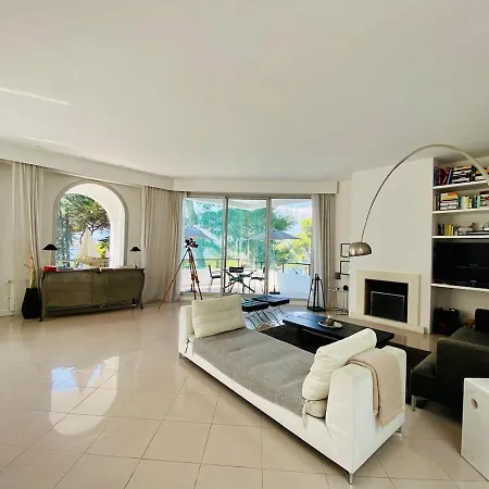 Beautiful 5 Bedroom Villa With Direct Sea View Hébergement de vacances *