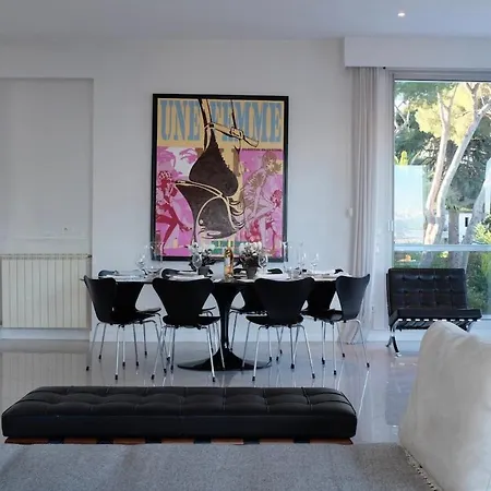 Hébergement de vacances Beautiful 5 Bedroom Villa With Direct Sea View