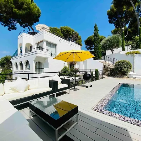Beautiful 5 Bedroom Villa With Direct Sea View Hébergement de vacances *
