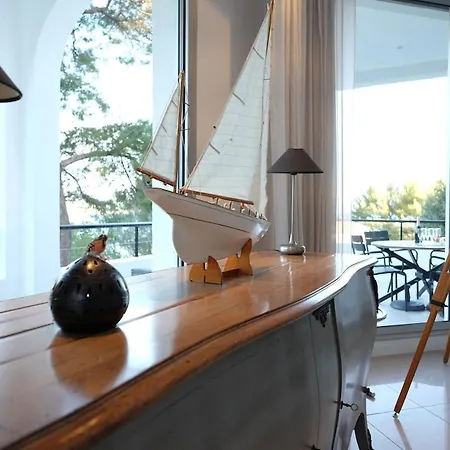 Beautiful 5 Bedroom Villa With Direct Sea View Hébergement de vacances *
