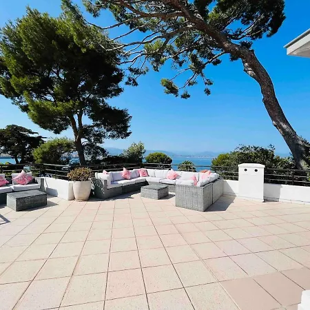Beautiful 5 Bedroom Villa With Direct Sea View Hébergement de vacances *