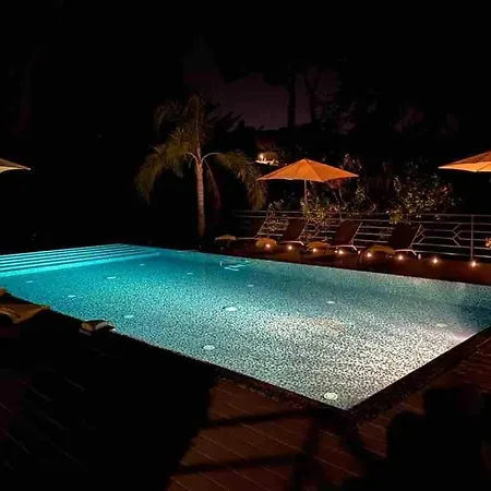 Hébergement de vacances Beautiful 5 Bedroom Villa With Direct Sea View Antibes