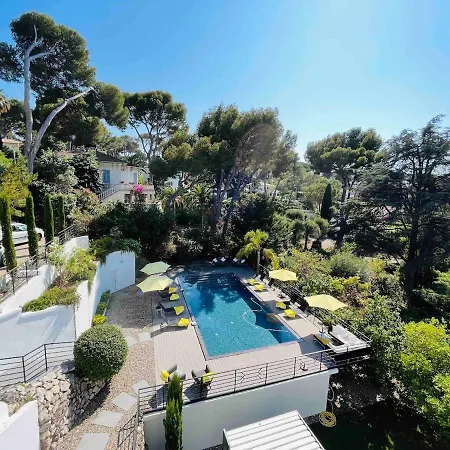 Beautiful 5 Bedroom Villa With Direct Sea View Hébergement de vacances