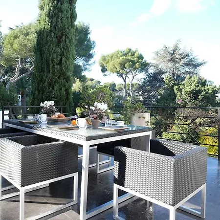 Beautiful 5 Bedroom Villa With Direct Sea View Hébergement de vacances