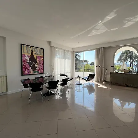 Beautiful 5 Bedroom Villa With Direct Sea View Hébergement de vacances Antibes